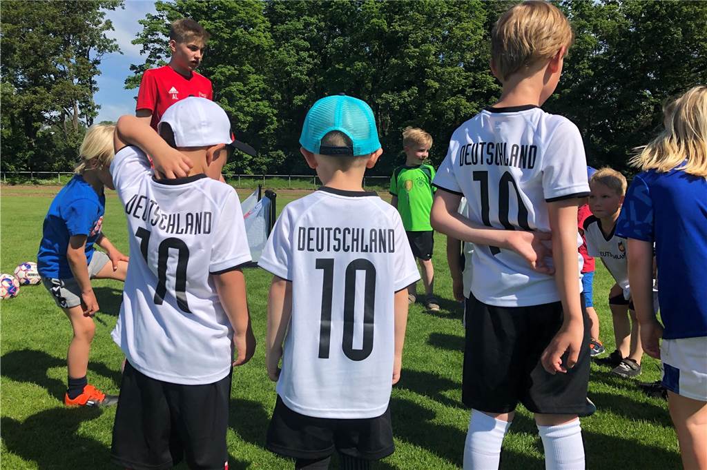 FC Rot-Weiss Dorsten bestätigt neuen Kurs: Mitglieder wählten neues Führungsteam Fußballfüchse des FC RW Dorsten