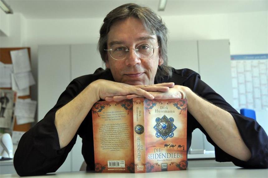 Mit der Abenteuergeschichte "Die Seidendiebe" hat Dirk Husemann seien zweiten historischen Roman veröffentlicht. 