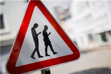 Mit der App „WhatsDo“ bekommen Android-Nutzer eine Entscheidungshilfe für fast alle Lebenslagen. Foto: Christoph Schmidt