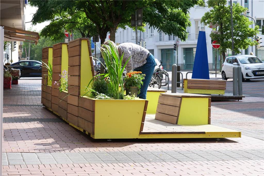 Neugestaltung in der Innenstadt: Politik entscheidet über Poller-Test für Münsterstraße Mit der Aufstellung von Stadtmöbeln soll die Aufenthaltsqualität gesteigert werden.