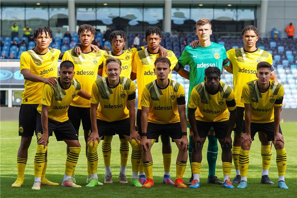 Mannschaftsfoto der BVB-U19.