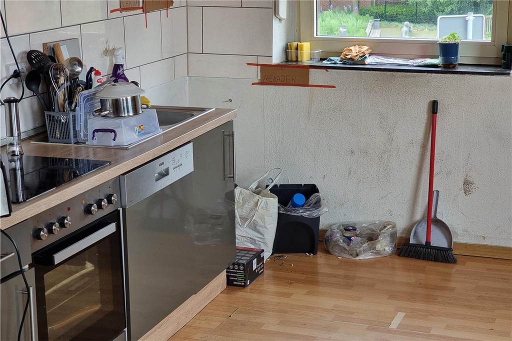 Zeitarbeitsfirma stellt sich Kritik: „Wirklichkeit wird verdreht“ Mit der Hygiene und Mülltrennung nehmen es die Leiharbeiter in der Unterkunft in Nienborg (Ex-Gasthaus Mümken) nicht so genau. Es gibt Ungezieferbefall.