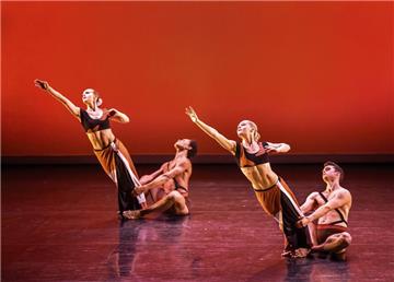 Mit der Martha Dance Company ist ein Tanzensemble aus New York zu Gast in Neuss.
