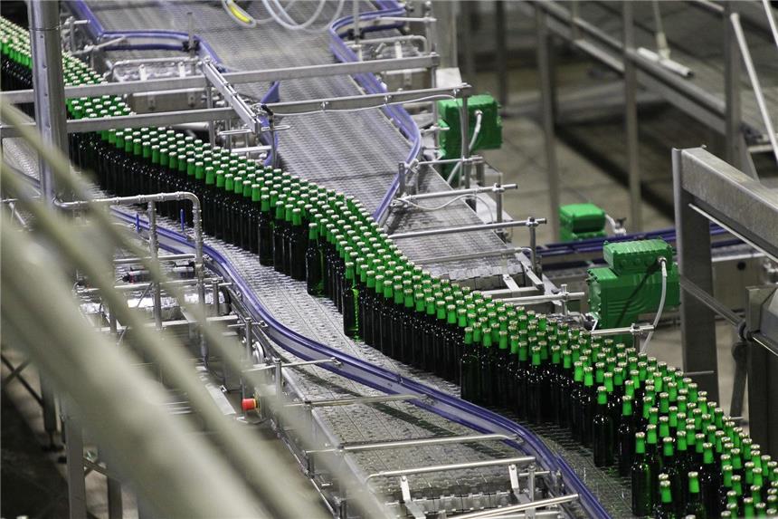 Beim Bier-Absatz klettert nur der Preis Mit der neuen Abfüllanlage ist der DAB-Brauereistandort an der Steigerstraße für die Zukunft gerüstet.