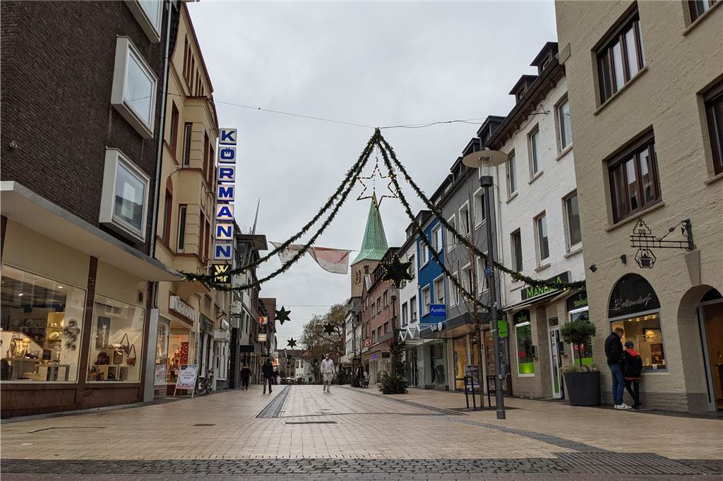 Jahresrückblick: Im Groß-Bau-Jahr wird an allen Ecken und Enden in Dorsten gebuddelt Mit der Recklinghäuser Straße wurde auch der letzte Bauabschnitt der neuen Fußgängerzone beendet.