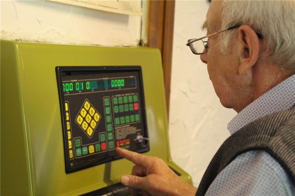 Kurz vor dem 50. Jubiläum steht der Kegelclub ohne Kegelbahn da Mit der Technik auf der Kegelbahn kennen sich die Mitglieder aus. Ein Ortswechsel macht ihnen nichts: Nach vier Treffpunkten in fünf Jahrzehnten können sie sich schnell umstellen.