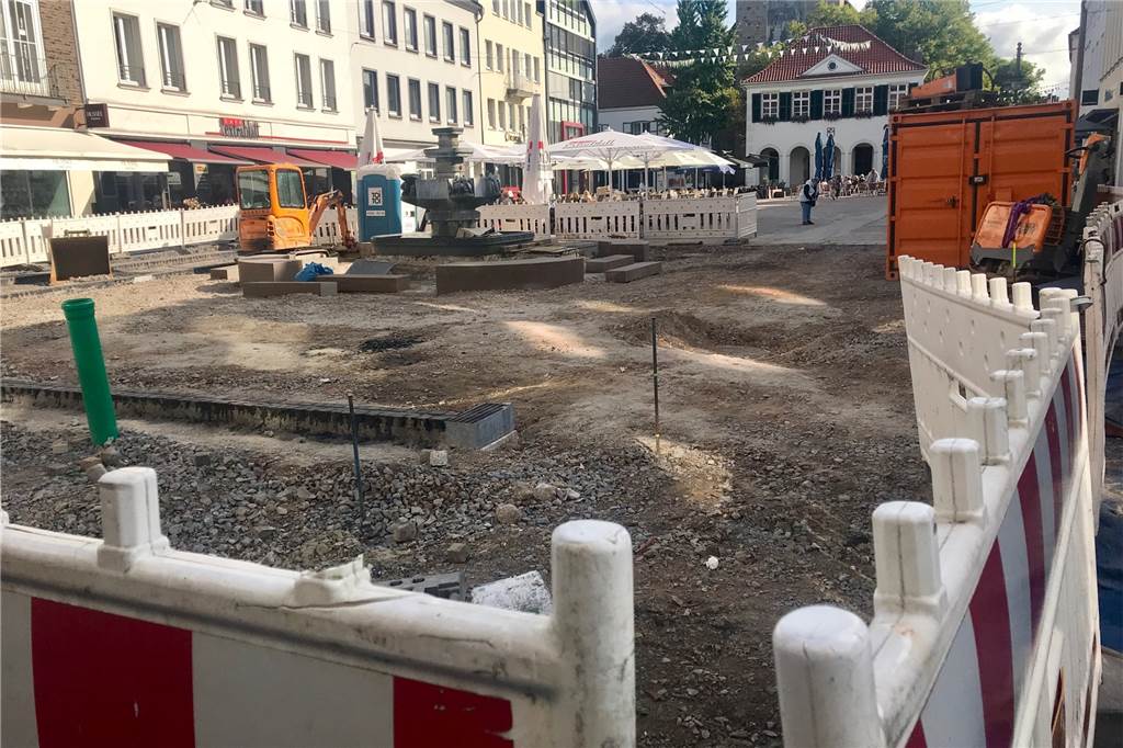 Markthändler in Dorsten schlagen Alarm: Dramatischer Umsatzrückgang seit dem Zwangsumzug Mit der Umgestaltung des Marktplatzes ist vor Kurzem begonnen worden. Sie dauert etwa bis November.