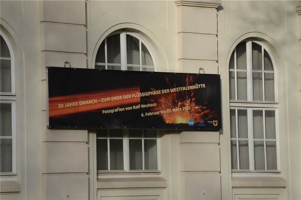 Ralf Neuhaus (58) zeigt Industrie-Geschichte in kunstvollen Fotos Mit diesem Banner wird auf die Ausstellung von Ralf Neuhaus aufmerksam gemacht.