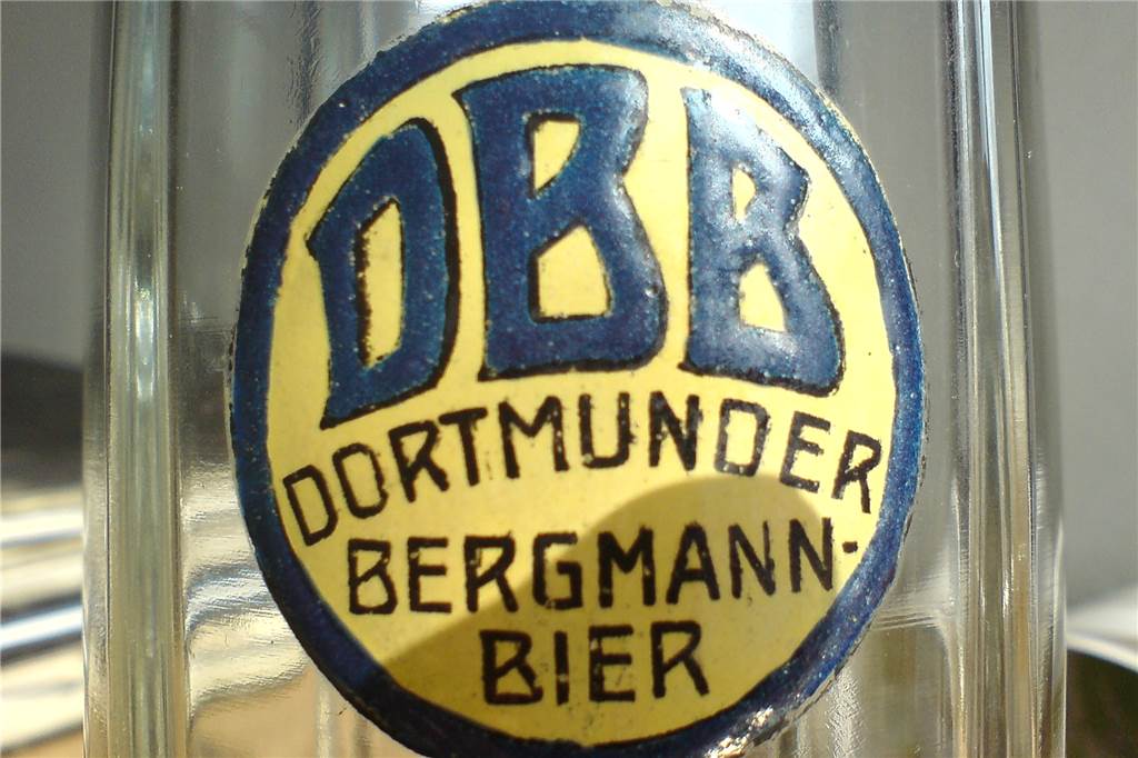 „Dann gibt‘s kein Bier mehr“: Zum Bergmann-Jubiläum droht die größte Herausforderung Mit diesem Bierkrug, den Thomas Raphael mal auf einem Flohmarkt erstand, fing alles an. Er brachte ihn auf die „verrückte Idee", diese Biertradition zu retten und in Dortmund eigenes Bier zu brauen.