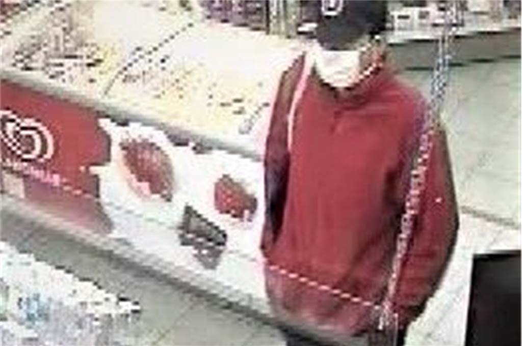 Tankstellenraub in Nordkirchen: Polizei veröffentlicht Fahndungsfoto Mit diesem Bild sucht die Polizei nach dem flüchtigen Täter, der die Aral-Tankstelle an der Lüdinghauser Straße in Nordkirchen überfallen haben soll.