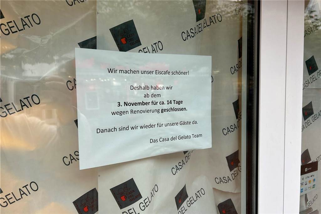 Beliebte Eisdiele kurzzeitig geschlossen: Renovierung für 40.000 Euro Mit diesem Zettel wird auf die Arbeiten hingewiesen.