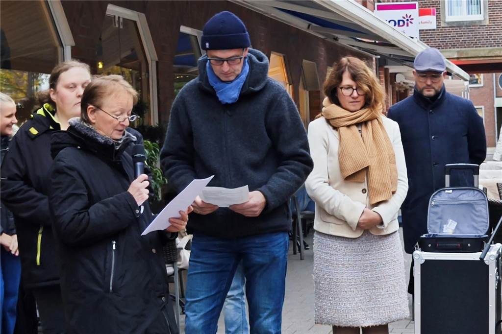 Mit dieser Gedenkveranstaltung möchte die Stadt Ahaus nicht nur der Opfer gedenken, sondern auch ein Zeichen für Frieden, Toleranz und ein gemeinsames Erinnern setzen.