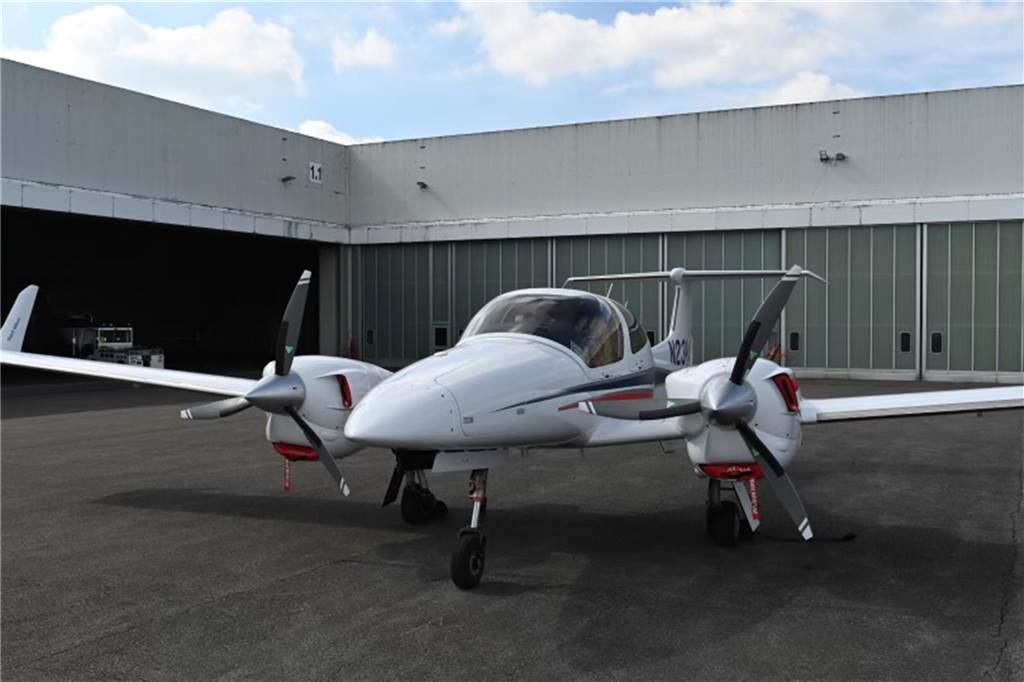 Dortmunder Pilot (62) will die Welt umrunden: „Man hat nur ein Leben“ Mit dieser Maschine, einer „Diamond DA 42“, bricht Thorsten Schumann zu einer Weltumrundung auf.