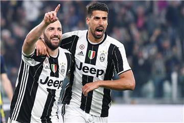 Mit drei Toren gegen Udinese Calcio avancierte Sami Khedira (r.) zum Matchwinner für Juventus Turin. Foto: Alessandro Di Marco
