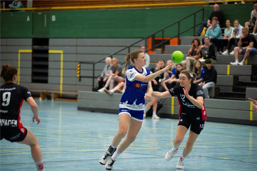 Mit einem 29:18-Sieg gegen die Spvg. Steinhagen im letzten Heimspiel der Saison verabschiedeten die Damen des HSC Haltern-Sythen mit Carina Keysers und Hannah Pauly zwei Spielerinnen.