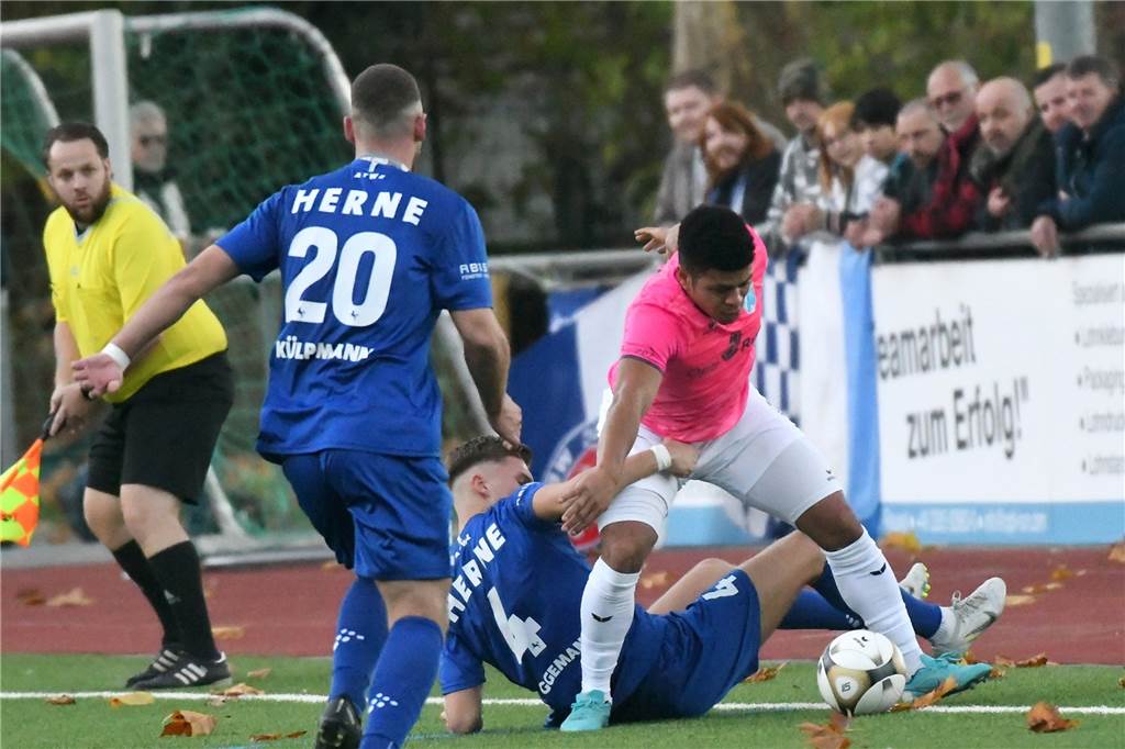 Mit einem 3:0-Sieg gegen Westfalia Herne baute der SV Wacker Obercastrop seine Erfolgsserie in der Westfalenliga auf vier Partien ohne Niederlage aus.