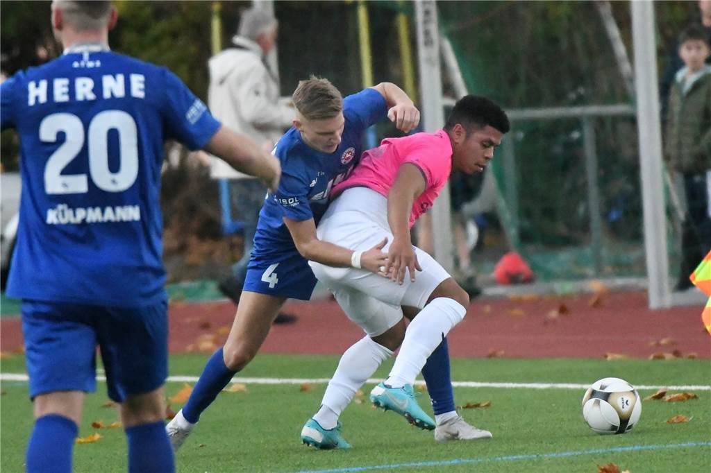 Mit einem 3:0-Sieg gegen Westfalia Herne baute der SV Wacker Obercastrop seine Erfolgsserie in der Westfalenliga auf vier Partien ohne Niederlage aus.