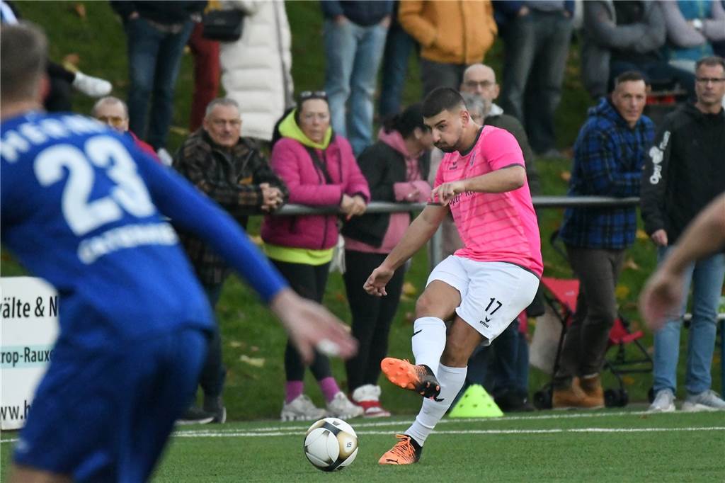 Mit einem 3:0-Sieg gegen Westfalia Herne baute der SV Wacker Obercastrop seine Erfolgsserie in der Westfalenliga auf vier Partien ohne Niederlage aus.