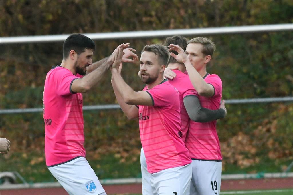 Mit einem 3:0-Sieg gegen Westfalia Herne baute der SV Wacker Obercastrop seine Erfolgsserie in der Westfalenliga auf vier Partien ohne Niederlage aus.