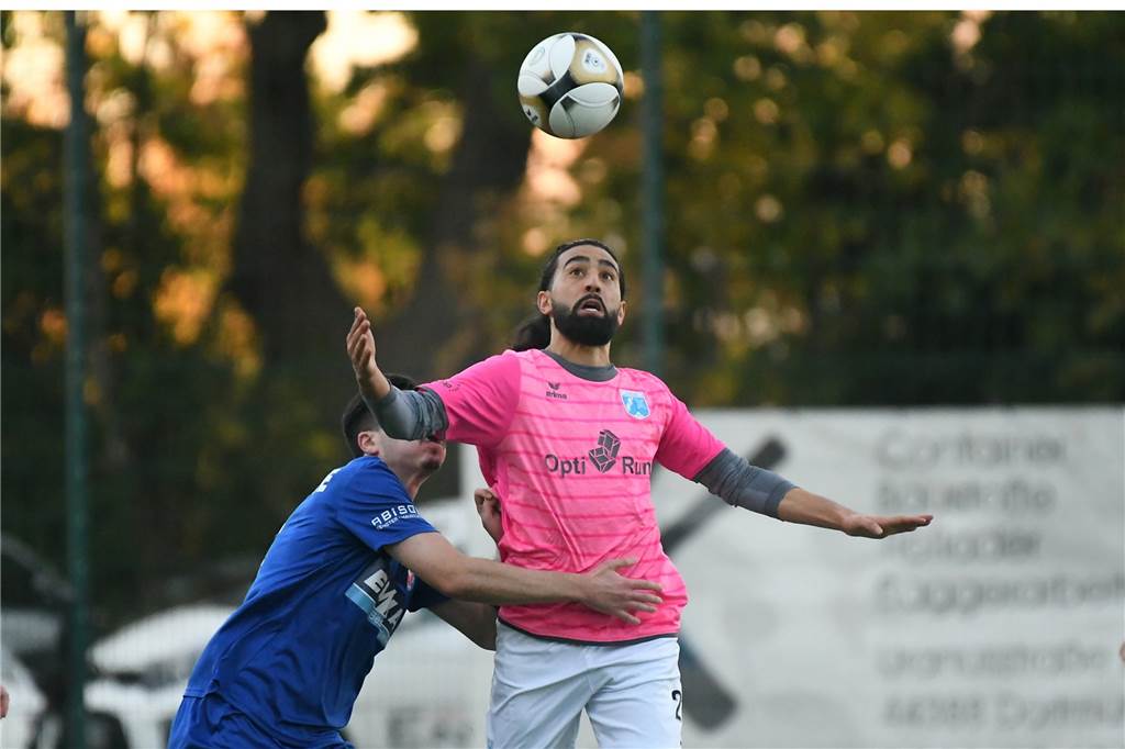Mit einem 3:0-Sieg gegen Westfalia Herne baute der SV Wacker Obercastrop seine Erfolgsserie in der Westfalenliga auf vier Partien ohne Niederlage aus.