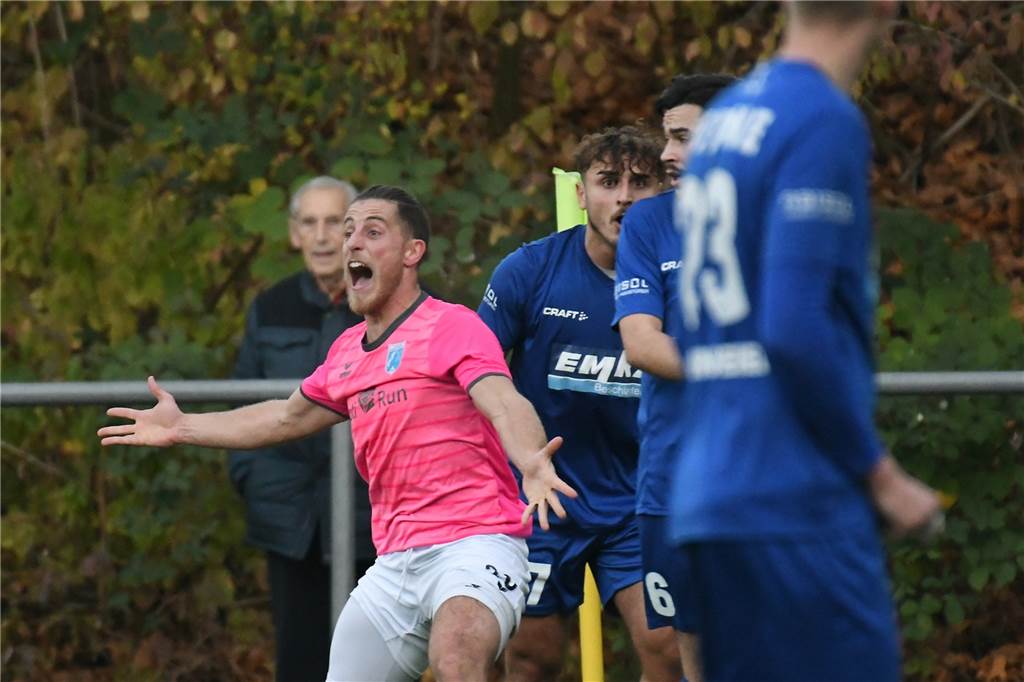 Mit einem 3:0-Sieg gegen Westfalia Herne baute der SV Wacker Obercastrop seine Erfolgsserie in der Westfalenliga auf vier Partien ohne Niederlage aus.
