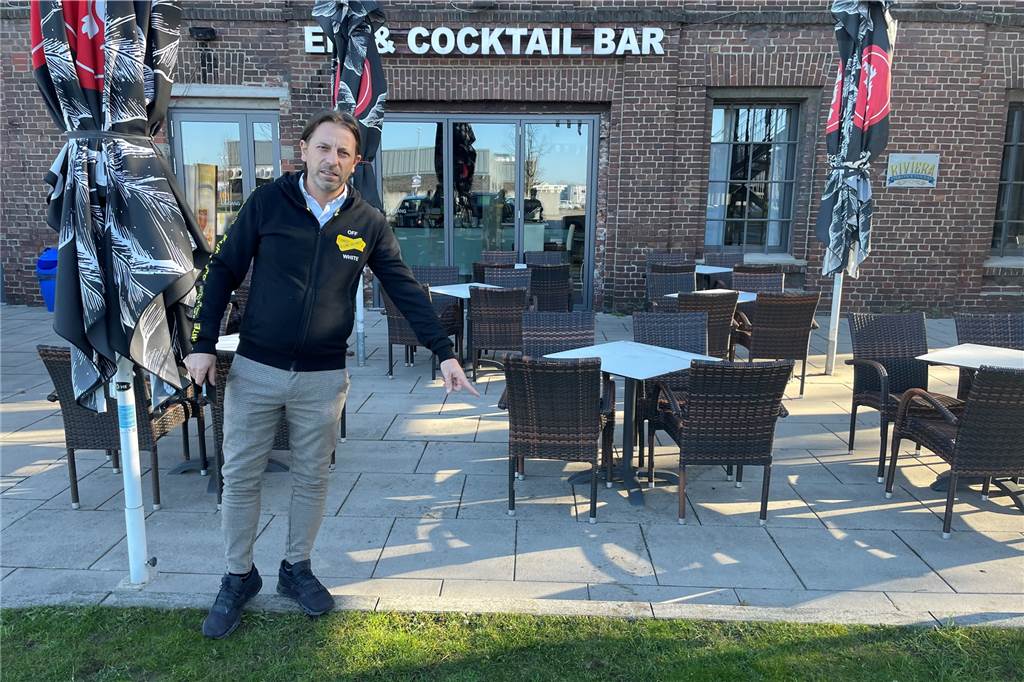 Einbrecher räumen das Mezzomar aus - „Der Schaden ist enorm“ (mit Video) Mit einem Auto fuhren die Einbrecher über die Terrasse einer benachbarten Eisdiele und wurden dabei auch gefilmt. Inhaber Fatom Kamberi stellte das Mobilar erst am Samstagvormittag dort auf.