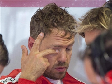 Mit einem blauen Auge davongekommen: Sebastian Vettel bekommt für seinen Wut-Rempler keine weitere Strafe aufgebrummt. Foto: Paul Chiasson