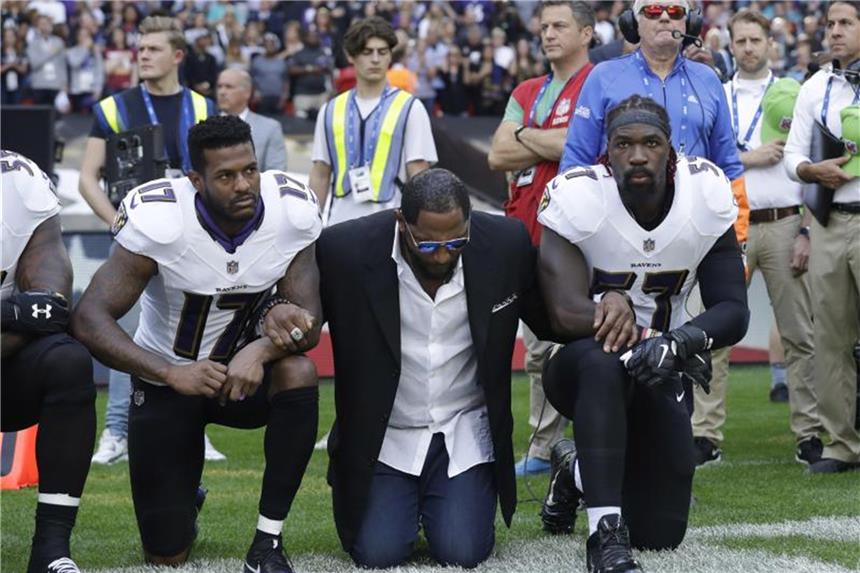 Jacksonville entschuldigt sich für Hymnen-Protest in London Mit einem Brief entschuldigten sich die Jacksonville Jaguars beim örtlichen Militär. Foto: Matt Dunham