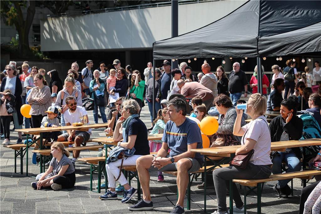 Mit einem bunten Programm feierte das Theater Dortmund am Sonntag (27.8.) den Beginn der neuen Spielzeit mit einem großen Theaterfest.