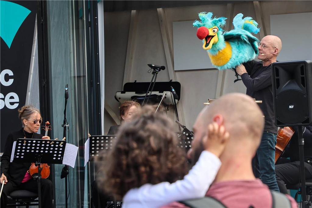 Mit einem bunten Programm feierte das Theater Dortmund am Sonntag (27.8.) den Beginn der neuen Spielzeit mit einem großen Theaterfest.