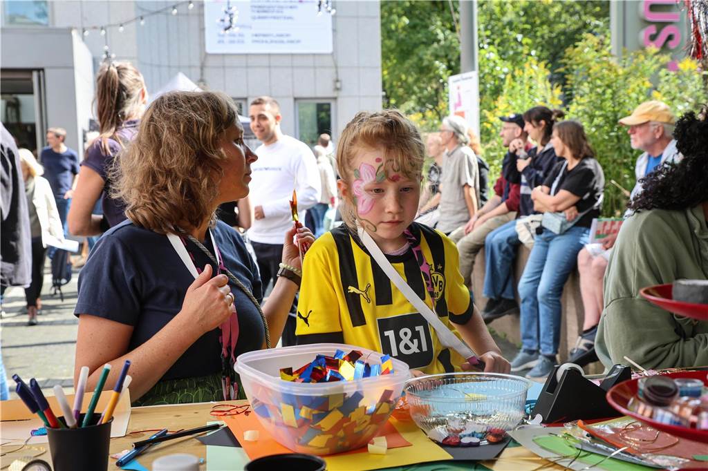 Mit einem bunten Programm feierte das Theater Dortmund am Sonntag (27.8.) den Beginn der neuen Spielzeit mit einem großen Theaterfest.