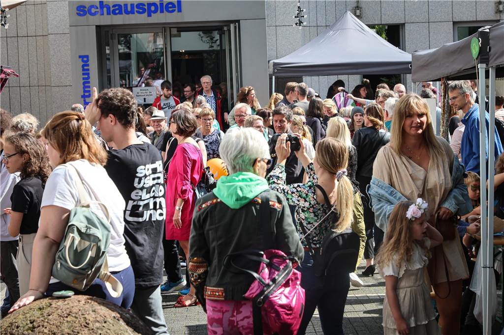 Mit einem bunten Programm feierte das Theater Dortmund am Sonntag (27.8.) den Beginn der neuen Spielzeit mit einem großen Theaterfest.
