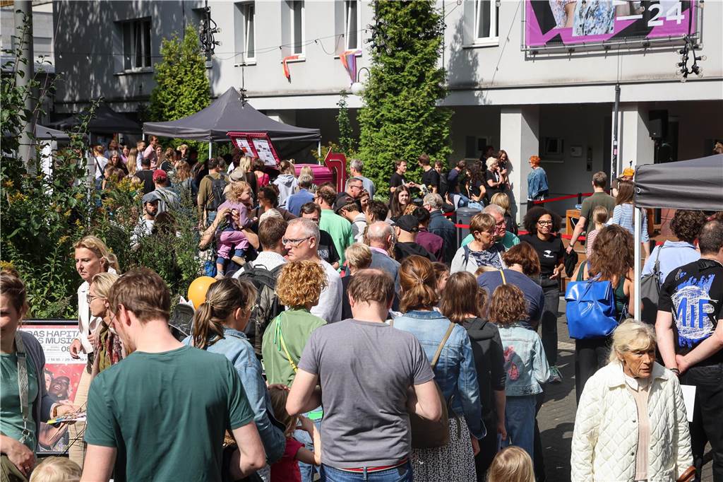 Mit einem bunten Programm feierte das Theater Dortmund am Sonntag (27.8.) den Beginn der neuen Spielzeit mit einem großen Theaterfest.