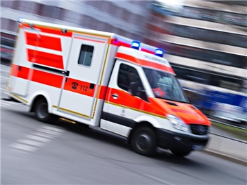 Mit einem Großaufgebot waren Polizei und Rettungskräfte damals bei dem schweren Unfall an der Akkoallee in Recklinghausen im Einsatz.