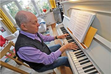 Mit einem Klavierkonzert von Gisbert Hebeler aus Unna begann das gesellige Leben vor einigen Wochen wieder im Hermann-Görlitz-Zentrum. Nun kommen weitere Ehrenamtler nach und nach zurück.