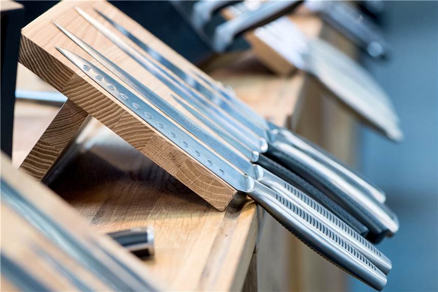 Angeklagte gibt Messerstich zu: „Ich hatte einfach Angst“ Mit einem Küchenmesser hat eine Dortmunderin einen Mann im August 2020 schwer verletzt. Jetzt hat der Prozess begonnen.