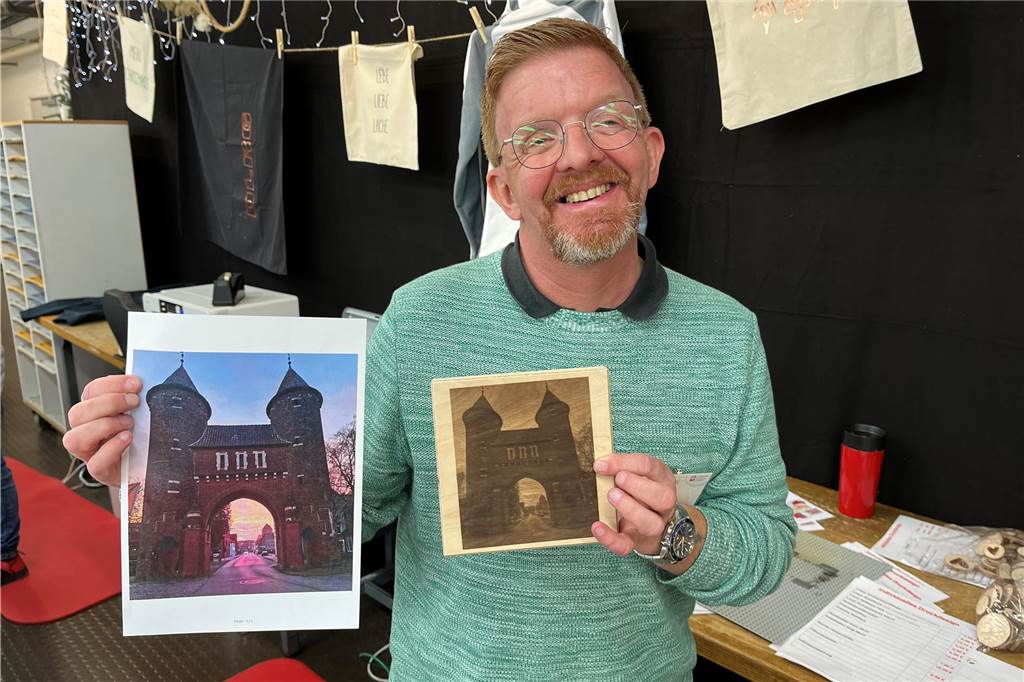 Wunderwerke: Caritas-Werkstatt lädt noch bis Sonntag zum Adventbasar Benedikt Steentjes zeigt ein mit einem Laserdrucker erzeugtes Bild.