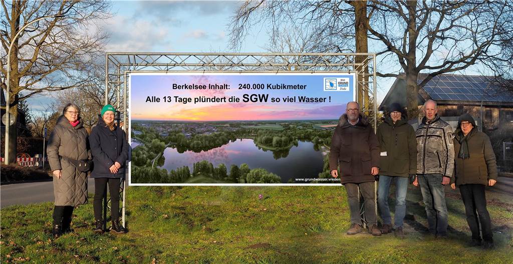 Wasserförderung der SGW: Bürgerinitiative plant Demo in Vreden Mit einem Plakat will die Bürgerinitiative auf die große Fördermenge aufmerksam machen.