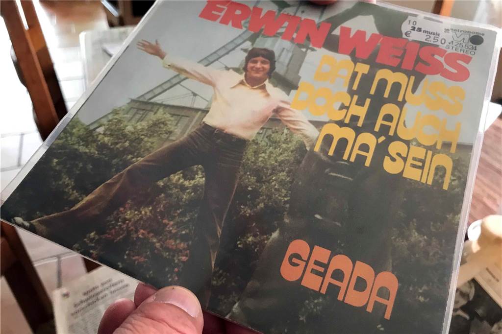 Vor 15 Jahren starb Erwin Weiß: Mit seinen Songs ist er eine Revier-Legende Mit einem Preisschild von 2,50 Euro: Ährwins Platte vom Mäusken und der B-Seite Geada ("Meine Perle"): In Schallplattengeschäften gab es die Scheiben auch noch zu Eurozeiten.