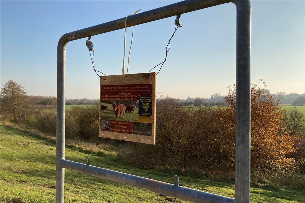 Mit einem Provisorium wird nun darauf hingewiesen, welche Tiere in den Lippenauen weiden.