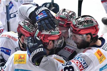 Mit einem Sieg im sechsten Finalspiel wollen die Eisbären ihre Meisterchancen gegen den EHC Red Bull München wahren. Foto: Peter Kneffel