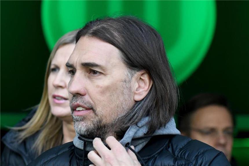 Rhein-Main-Derby in Frankfurt - Schalke mit VfL-Pokalhelden Mit einem Sieg im Pokal-Viertelfinale will Trainer Martin Schmidt die letzte Chance des VfL Wolfsburg auf eine Europacup-Teilnahme wahren. Foto: Peter Steffen