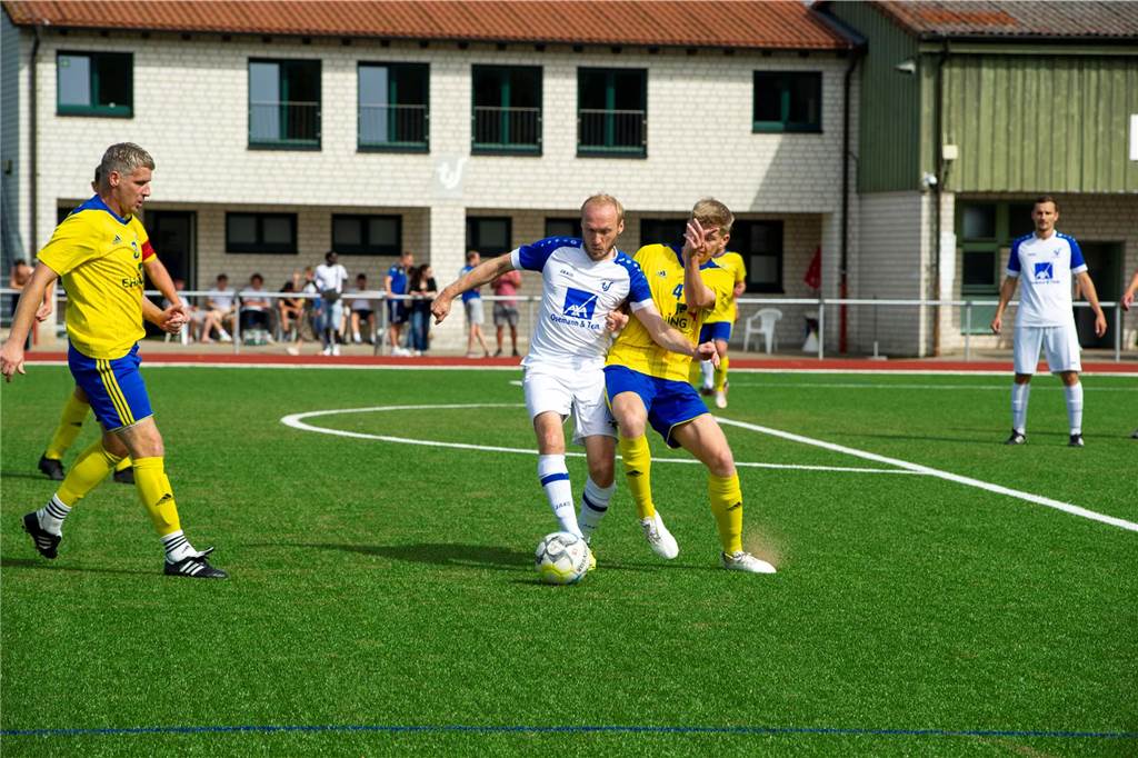 Mit einem spektakulären 7:2-Sieg gegen Adler Weseke hat sich der TuS Sythen zurückgemeldet und erstmals in dieser Saison gewonnen.
