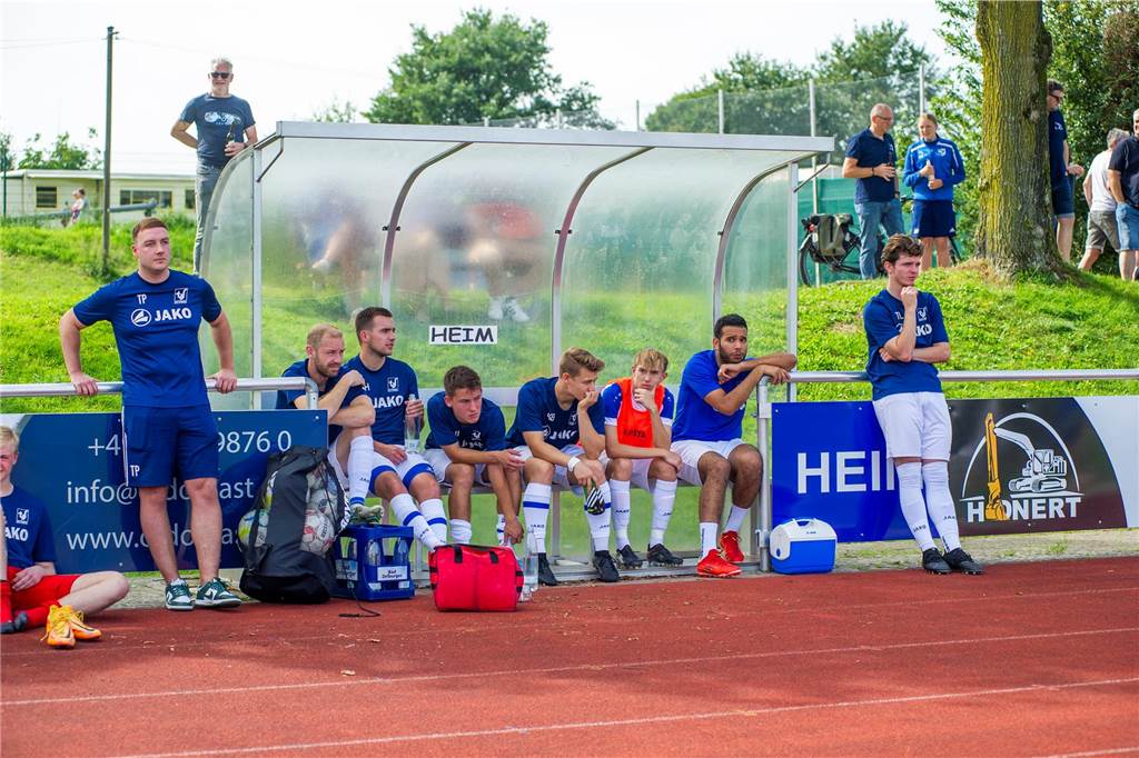 Mit einem spektakulären 7:2-Sieg gegen Adler Weseke hat sich der TuS Sythen zurückgemeldet und erstmals in dieser Saison gewonnen.