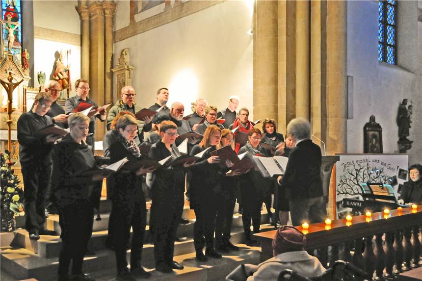 Lichterglanz für Augen und Seele im Asbecker Damenstift Mit einem spirituellen Konzert begeisterte der Asbecker Kirchenchor die Zuschauer in der Kirche St. Margaretha.