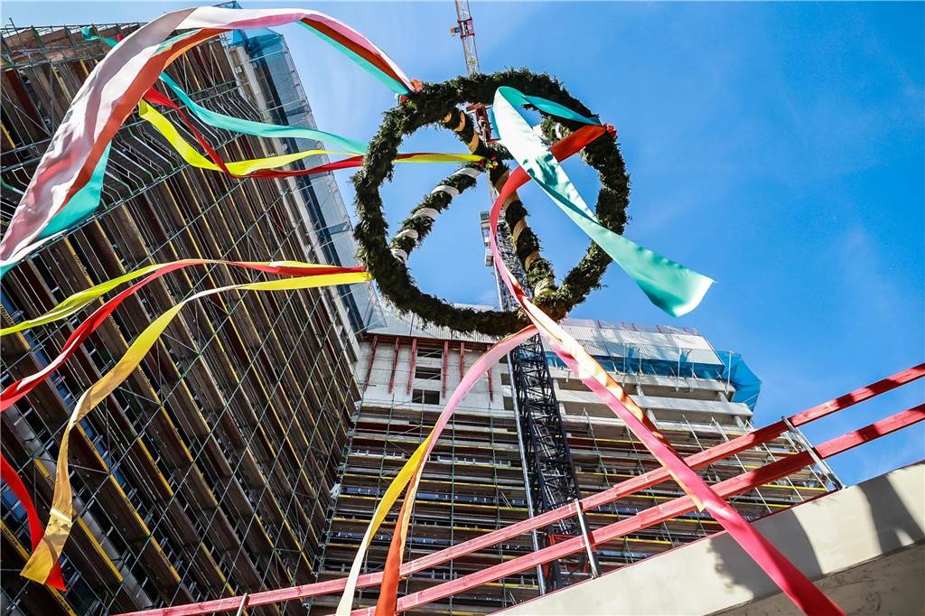 Richtfest für den spektakulären Continentale-Neubau an der B1 Das Gebäudeensemble der Continentale entsteht in Dortmund auf einem 30.000 Quadratmeter großen Grundstück auf einem ehemaligen Kasernengelände der Britischen Rheinarmee.