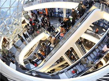 Mit einem Wachstum des BIP gegenüber dem Vorquartal stieg die deutsche Wirtschaft in das Jahr 2016 sein. Auftrieb gaben der milde Winter und konsumfreudige Verbraucher Foto: Boris Roessler/Symbolbild
