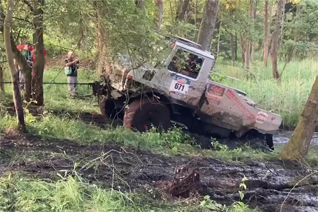 Alfred Wemhoff bei einer Geländerallye mit seinem Unimog.