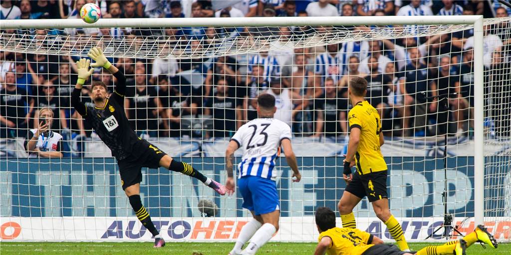 BVB-Torwart Gregor Kobel: Deshalb ist er diese Saison noch besser Gregor Kobel pariert einen Schuss vom Berliner Marco Richter.