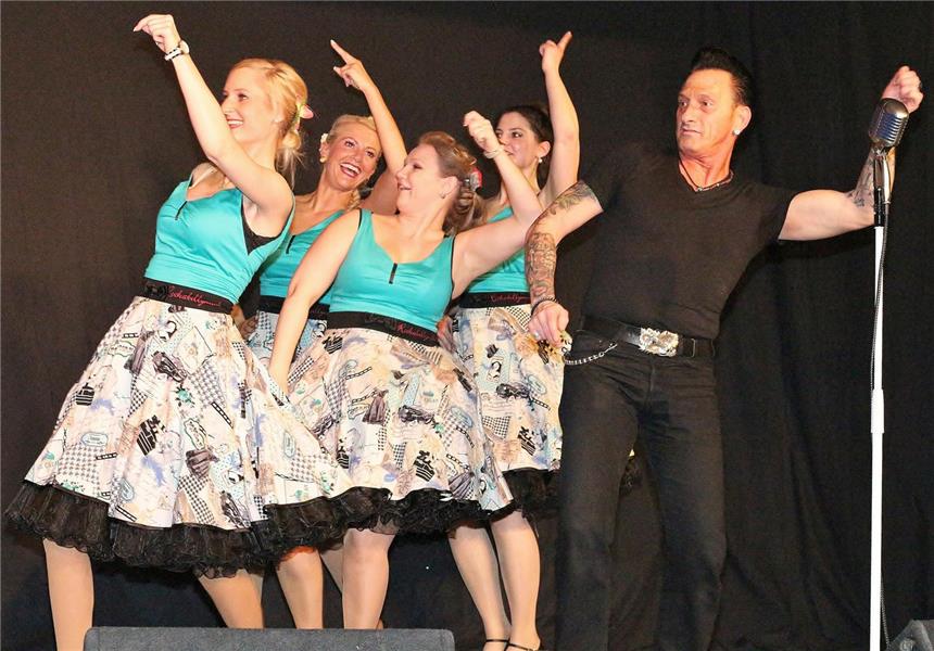 Mit einer guten Show und tollen Songs begeisterte die Band „Danny and the Chicks“ die Besucher im Saal von Brömmel-Wilms.